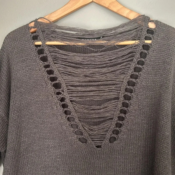 Trouvé Gray Short Sleeve Loose Fit Sweater with Detailed Neckline, Sz XS/S - Picture 2 of 8